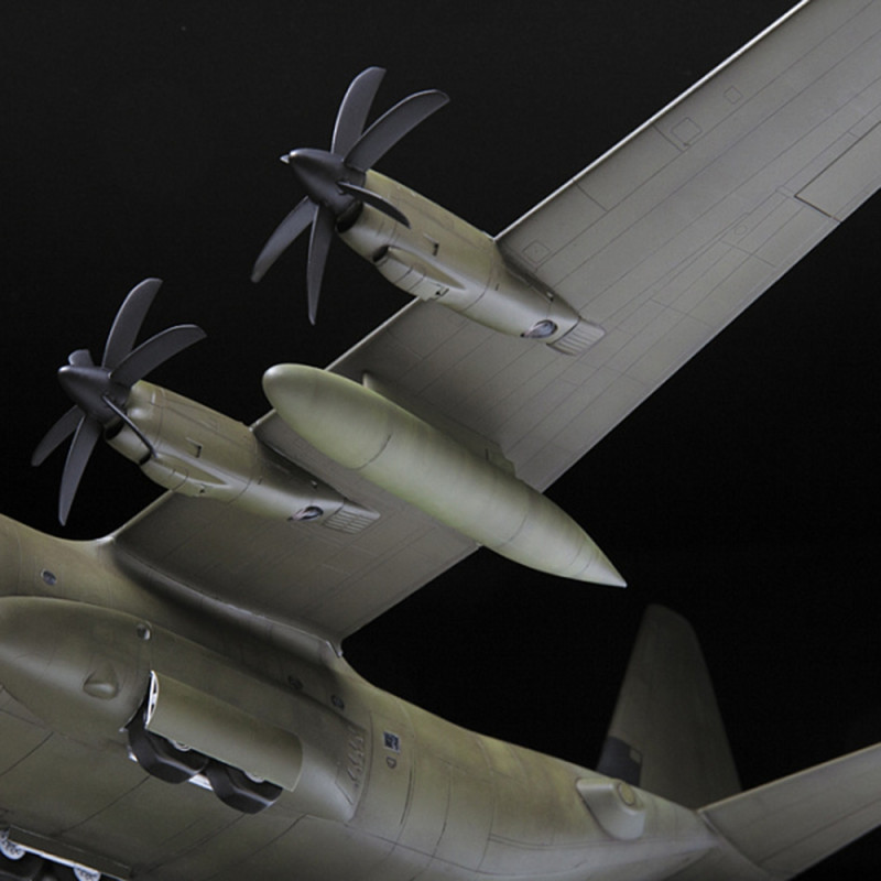 Avion de transport lourd C-130J-30 - ZVEZDA 7324 - 1/72