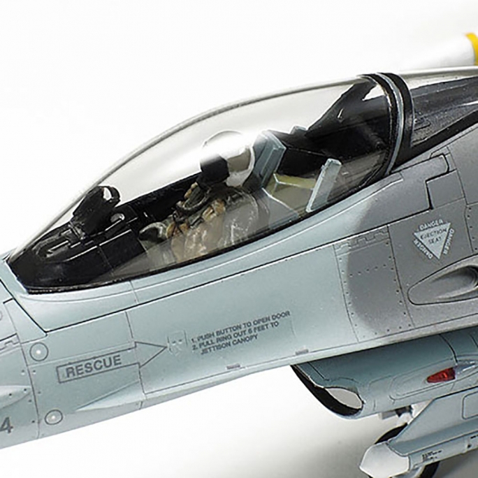 Avion F16 CJ Fighting Falcon - TAMIYA 60788 - 1/72