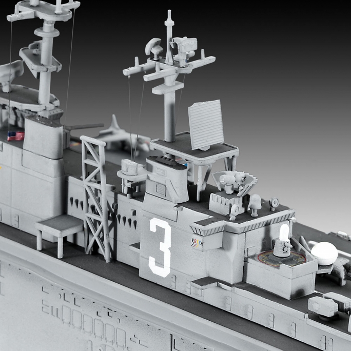 Porte-avions USS WASP - REVELL 5178 - 1/700