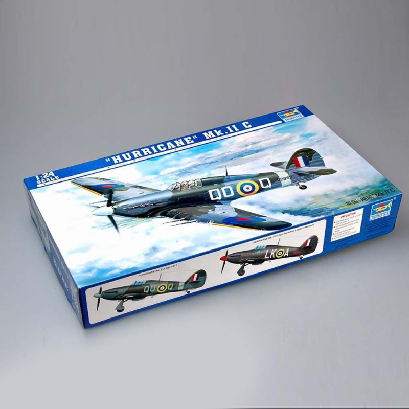 Chasseur Hawker Hurricane II C - TRUMPETER 2415 - 1/24