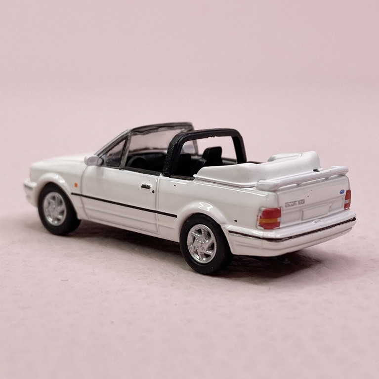 Ford ESCORT XR3 Cabriolet, Blanche - PCX870156 - HO 1/87
