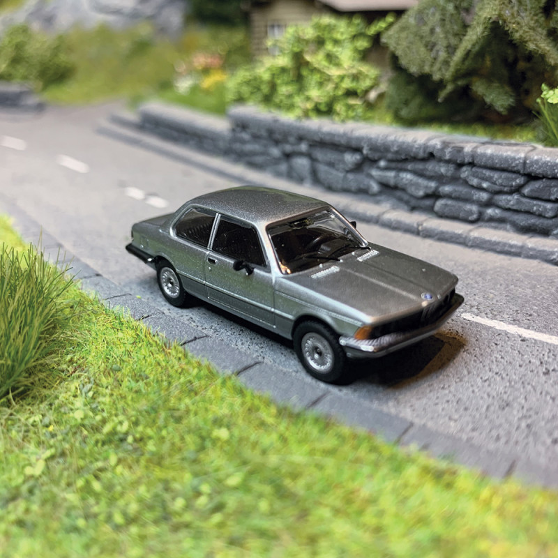 BMW 323i, 1975, Bleu Pâle Métal - MINICHAMPS 870 020000 - 1/87