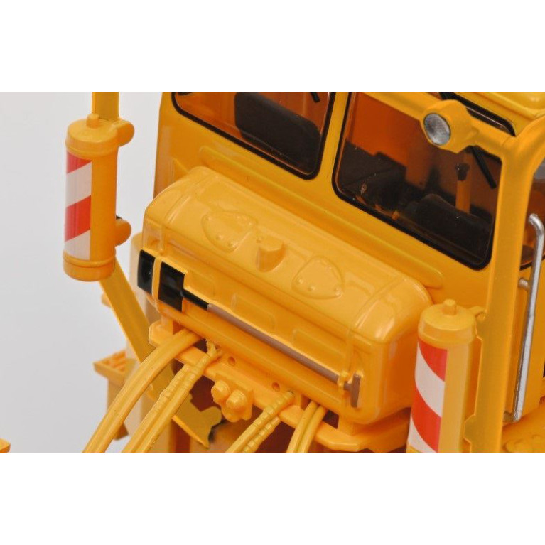 Tracteur agricole Kirovets K700 A - SCHUCO 450784600 - 1/32
