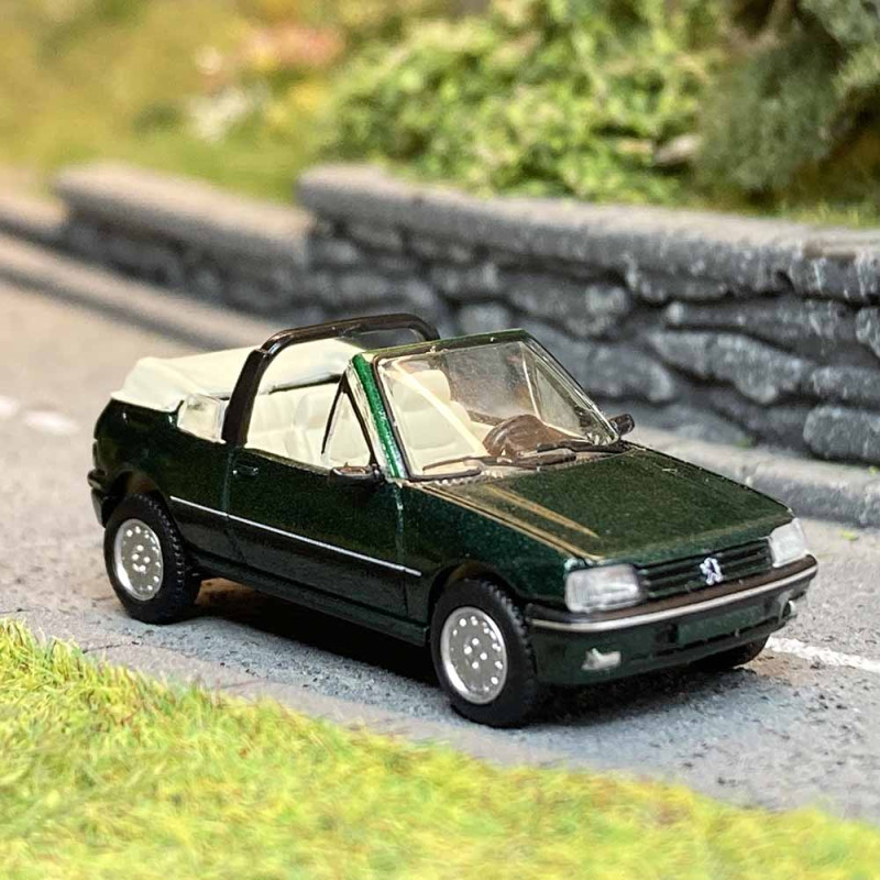 Peugeot 205 cabriolet "Roland Garros" vert métallisé - SAI / PCX87 6329 - 1/87