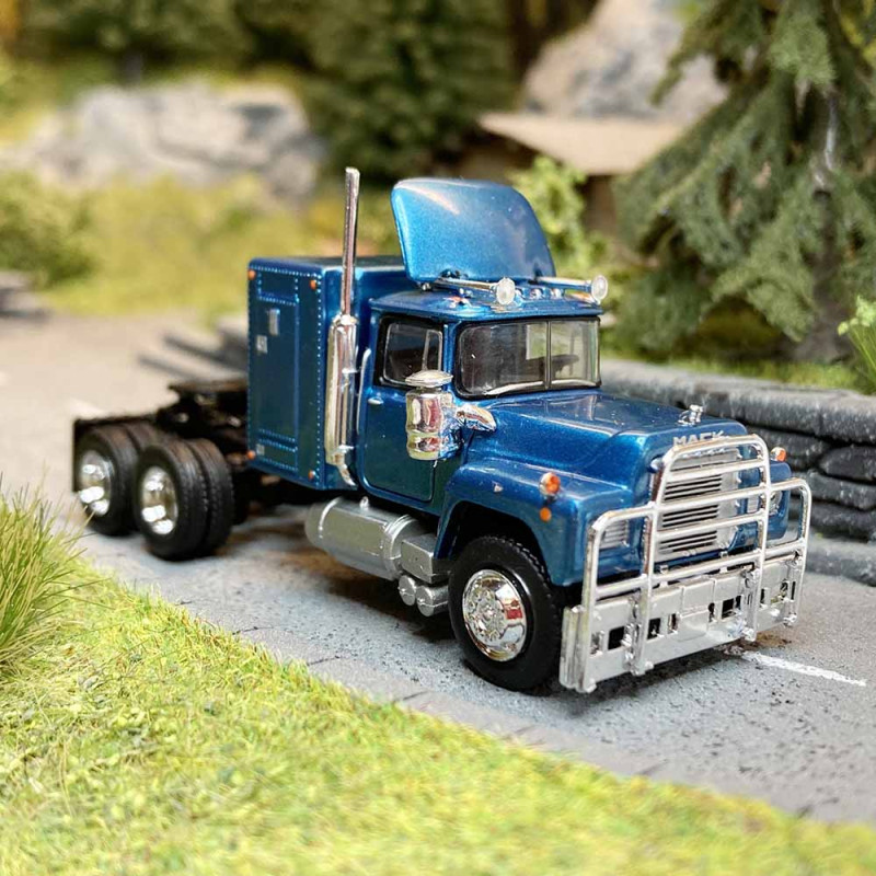 Camion, tracteur Mack RS 700, bleu métallisé - Brekina 85802 - 1/87