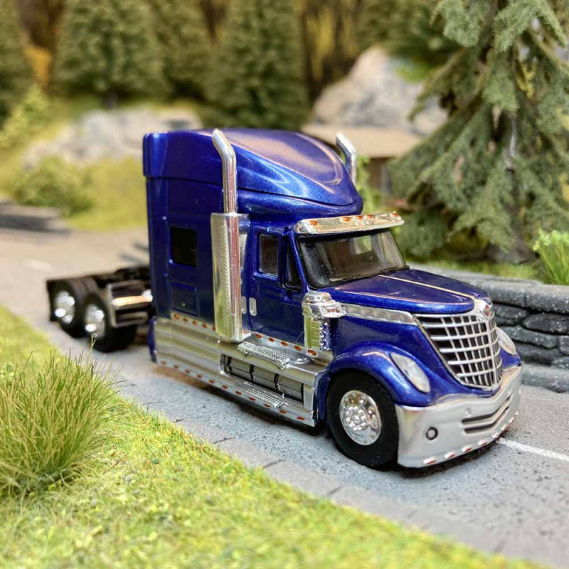 Camion, tracteur International LoneStar, bleu foncé métallisé - Brekina 85828 - 1/87