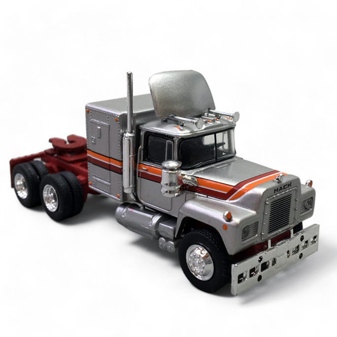 Camion, tracteur Mack RS 700, Argent et Rouge - Brekina 85806 - 1/87