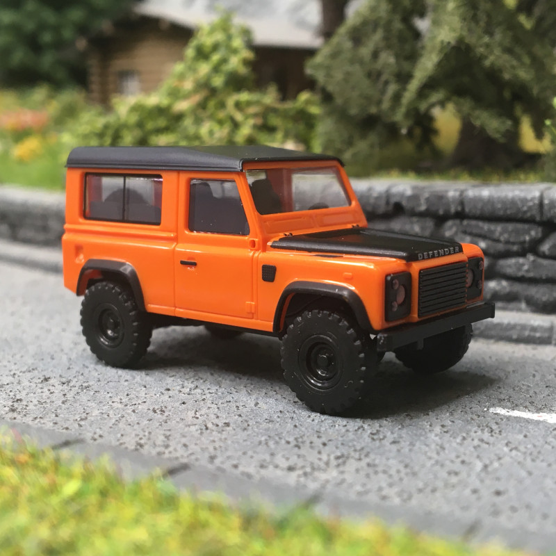 Land Rover Defender 90, dernière édition, Orange - BUSCH 54309