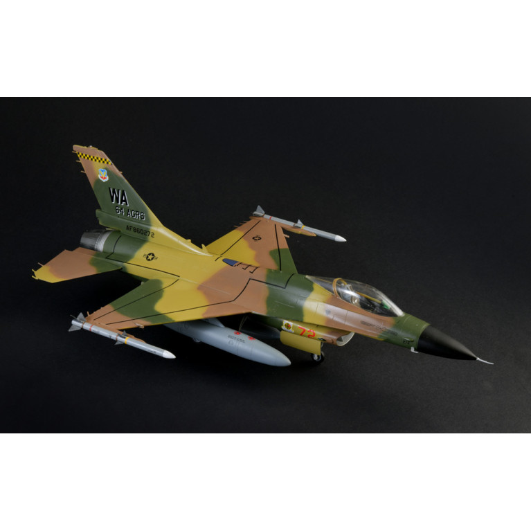 Avion F-16C Fighting Falcon 3 versions - ITALERI 35105