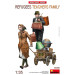 Famille d'enseignants réfugiés - MiniArt 38086