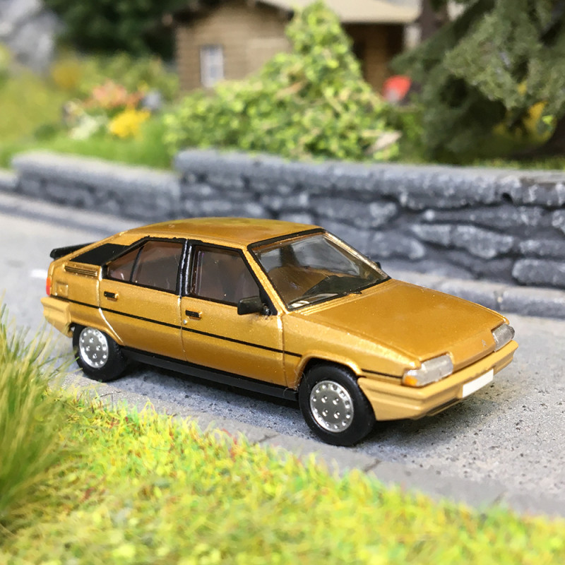 Citroën BX 16 pase 1, beige verni métallisé, 1983 - SAI 6480 - HO 1/87