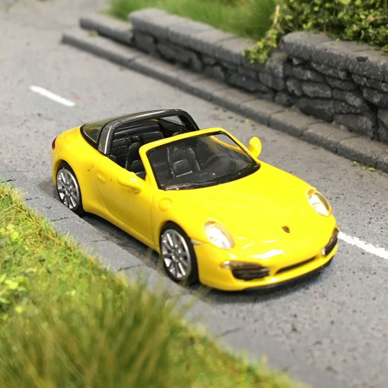 Porsche 911 (991) Targa, jaune, 2014 - Minichamps 870068040 - 1/87
