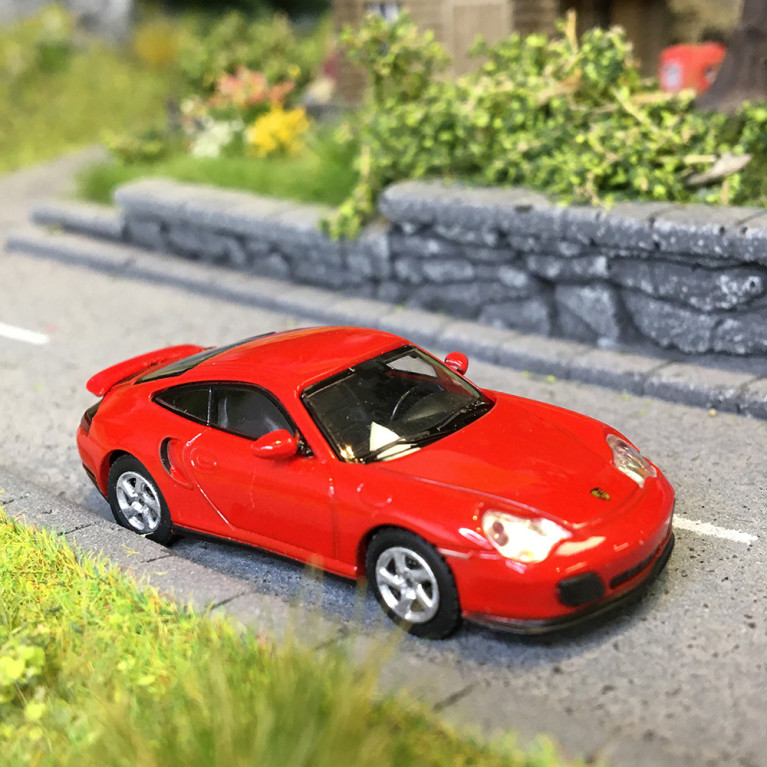 Porsche 911 (996) Turbo coupé, rouge, 2000 - Minichamps 870068172 - 1/87