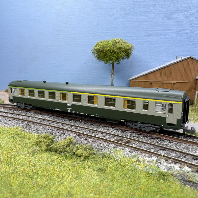 Voiture UIC Y A4B5, mixte 1CL/2CL, cartouche Corail, SNCF, Ep. V - REE NW-262 - N 1/160