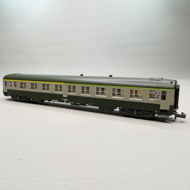 Voiture UIC Y A4B5, mixte 1CL/2CL, cartouche Corail, SNCF - REE NW-262