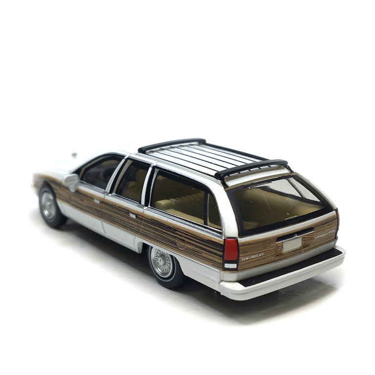 Chevrolet Caprice break, blanc/ décor bois, 1991 - PCX 870453 - HO 1/87