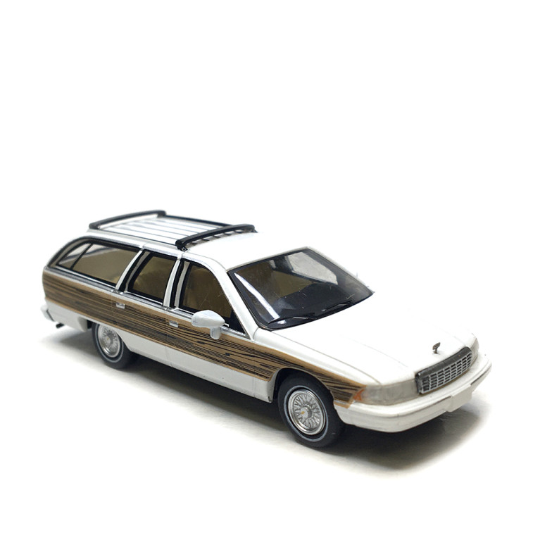 Chevrolet Caprice break, blanc/ décor bois, 1991 - PCX 870453 - HO 1/87