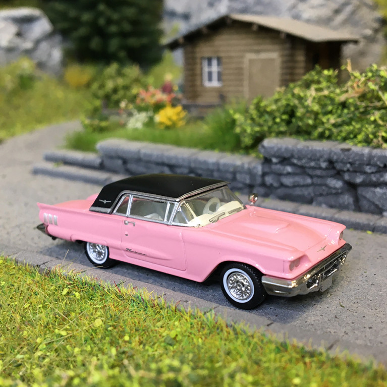 Thunderbird hardtop, rose/noir, 1960 - BREKINA 18202 - HO 1/87