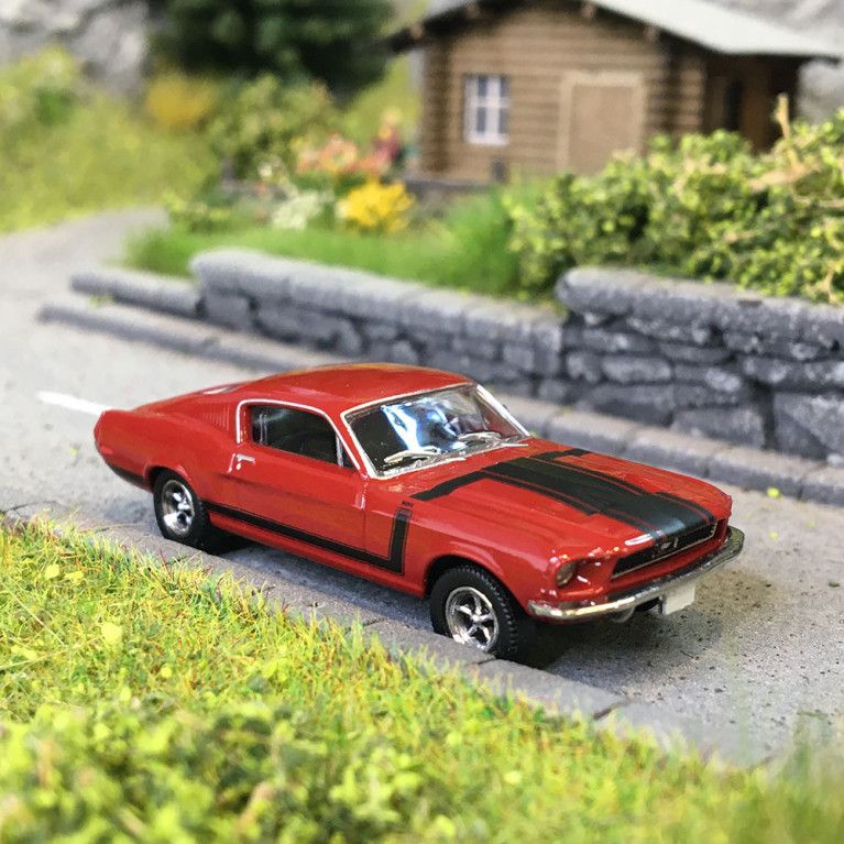 Ford Mustang Fastback, rouge et noir, 1968 - BREKINA 19612 - HO 1/87