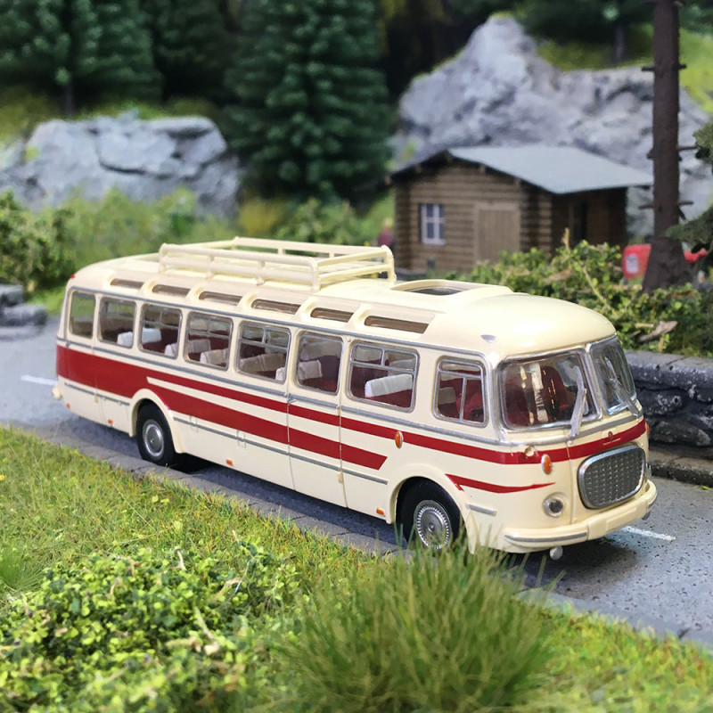 Autocar Skoda 706 RTO LUX, beige clair et rouge, 1958 - BREKINA 58235 - HO 1/87