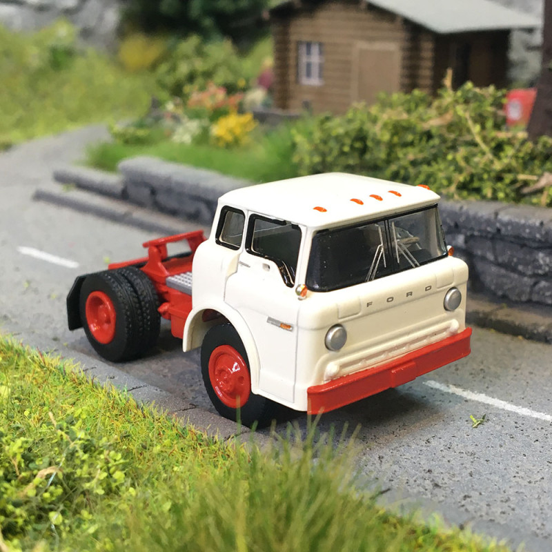 Tracteur Ford Séries C, blanc et rouge, 1970 - BREKINA 86326 - HO 1/87