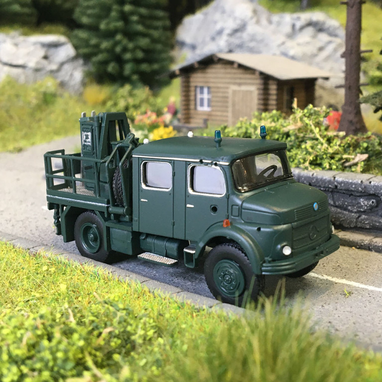 Véhicule léger à mât Mercedes LA 911, police fédérale des frontières, 1966 - BREKINA 47191 - HO 1/87