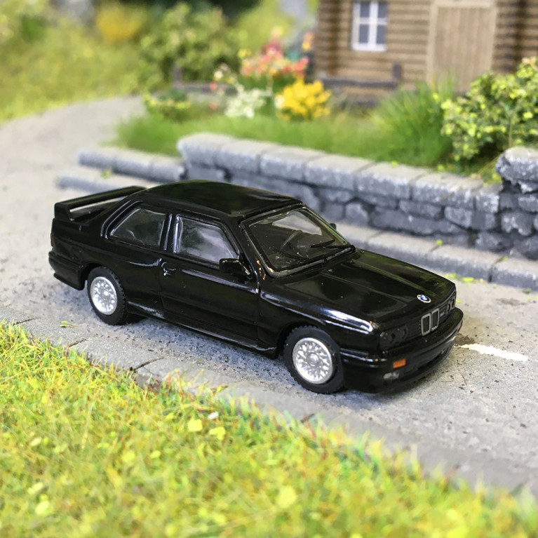 BMW M3 E30, noir, 1986 - Minichamps 870020220 - 1/87