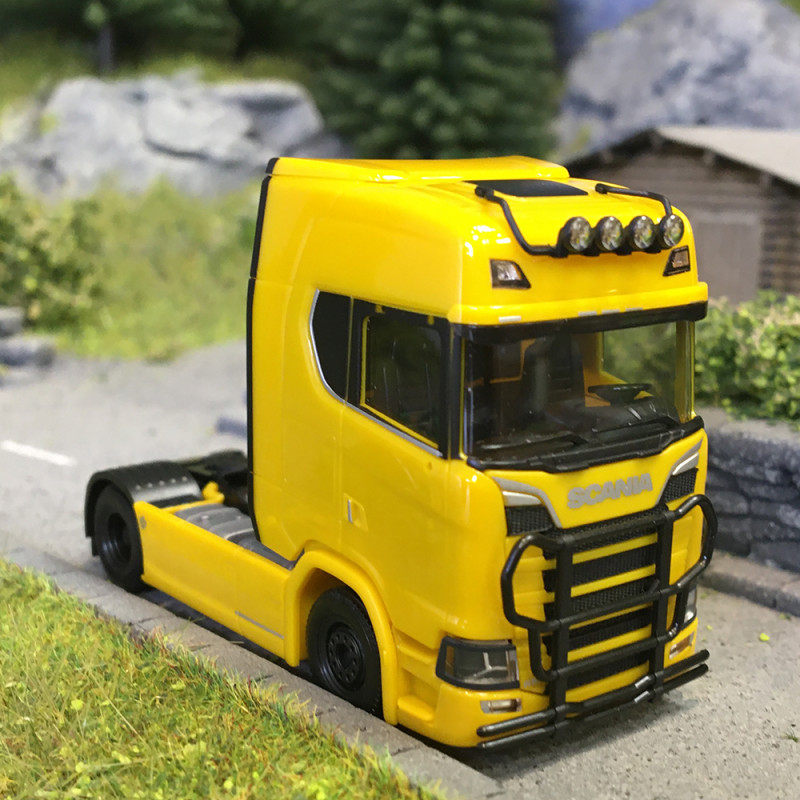 Tracteur Scania CS 20 HD avec rampe de phares et pare-buffle, 2 essieux, jaune - HERPA 310116-005 - HO 1/87 Tracteur Scania CS 20 HD avec rampe de phares et pare-buffle, 2 essieux, jaune - HERPA 310116-005 - HO 1/87