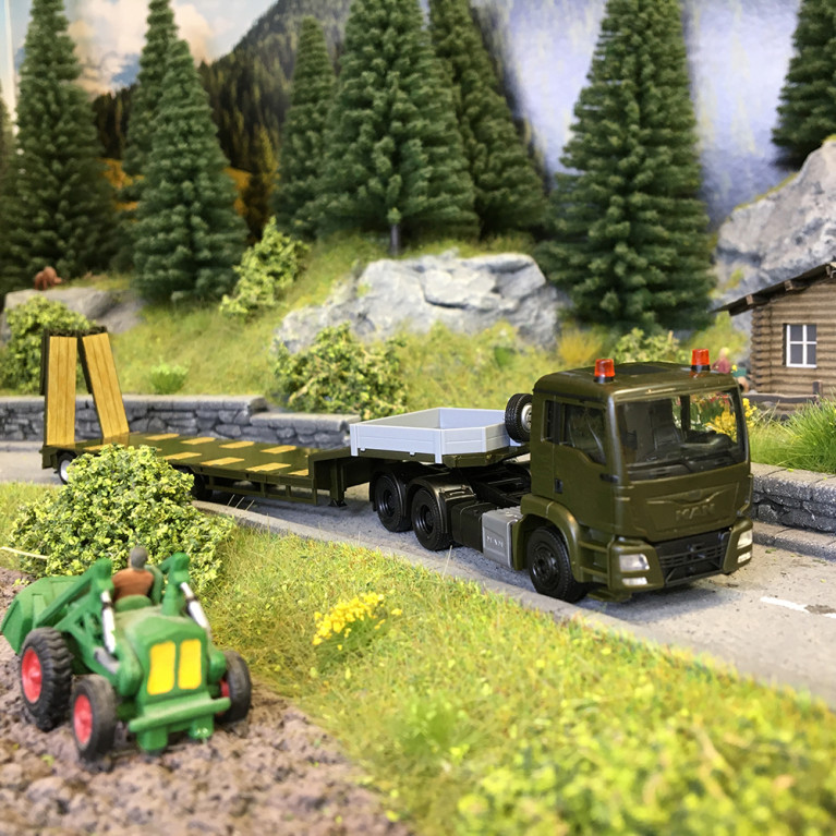 Semi-remorque surbaissée MAN TGS M, Forces armées serbes, Serbie - HERPA 747233 - HO 1/87