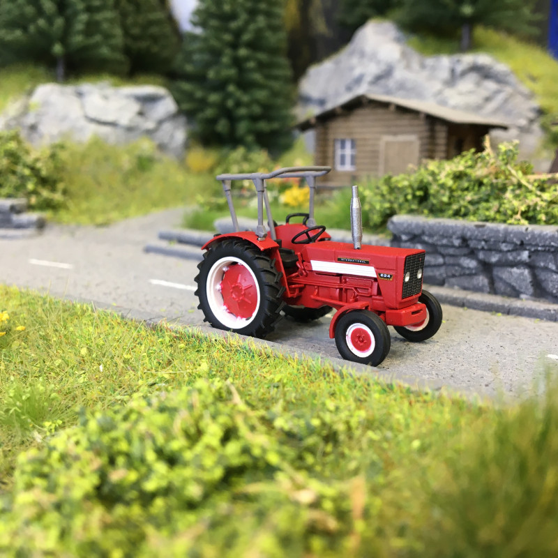 Tracteur Mc-Cormick INTERNATIONAL HI 624, avec arceau de sécurité et lame de coupe pour fauchage, 1965 - REE CB182 - HO 1/87