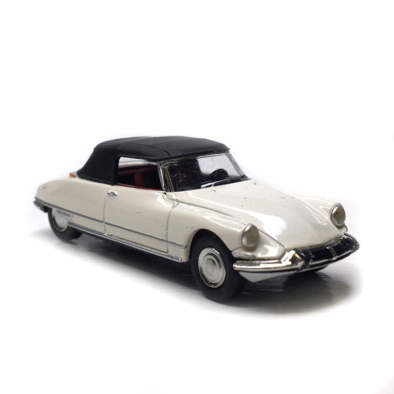 Citroën DS 19 cabriolet fermée, blanc, 1963 - SAI 7810 - HO 1/87