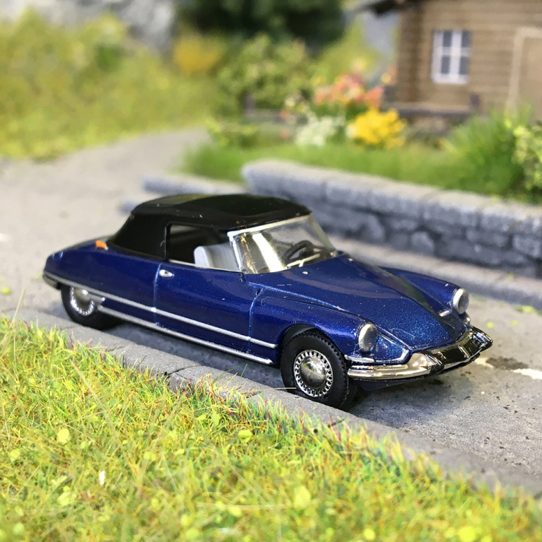 Citroën DS 19 cabriolet fermée, bleu royal, 1963 - SAI 7816 - HO 1/87