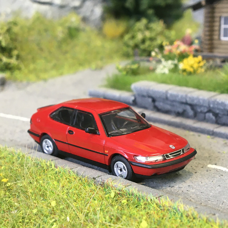 Saab 900, turbo 16S coupé, rouge, 1995 - Minichamps 870170124 - 1/87