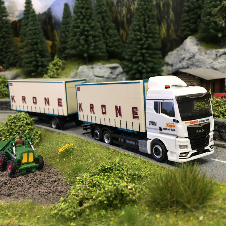 Camion semi-remorque à rideaux coulissants, MAN TGX GM, Circus Krone - HERPA 319652 - HO 1/87