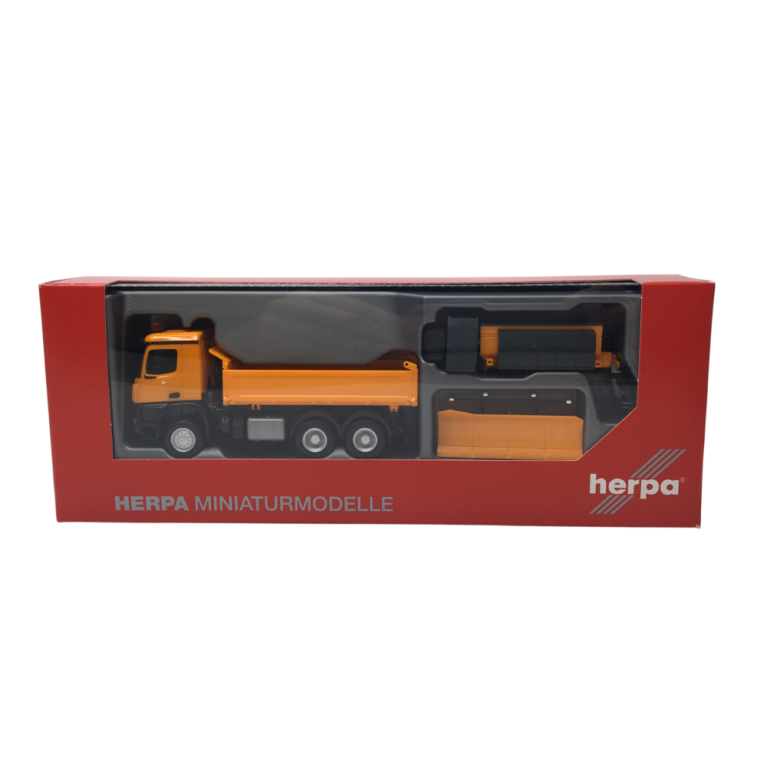 Camion benne basculante, Mercedes-Benz Arocs 18M, à 3 essieux, avec épandeur et lame à neige, orange - HERPA 320061- HO 1/87