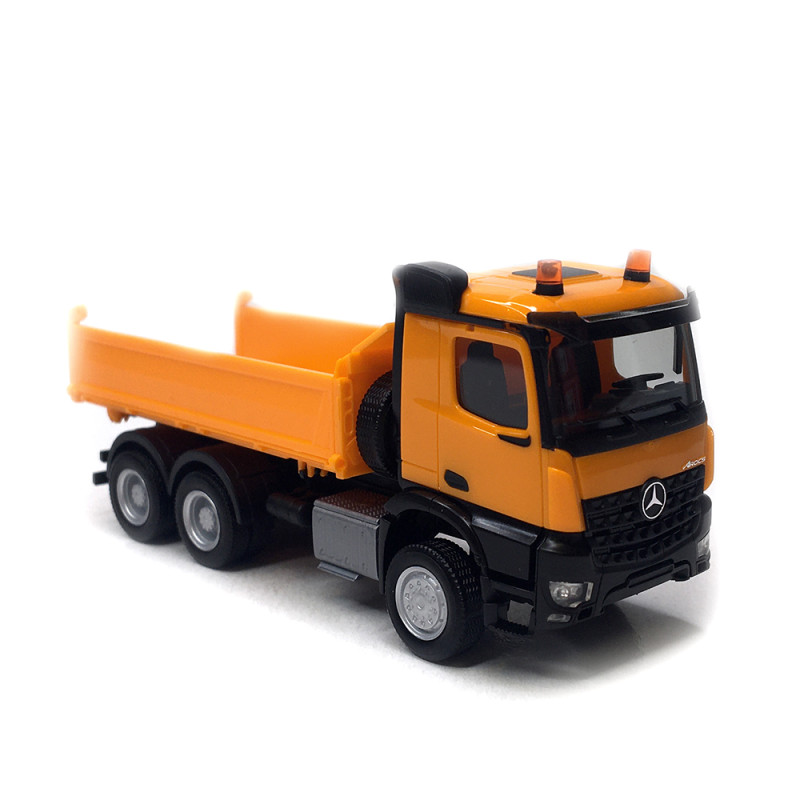 Camion benne basculante, Mercedes-Benz Arocs 18M, à 3 essieux, avec épandeur et lame à neige, orange - HERPA 320061- HO 1/87