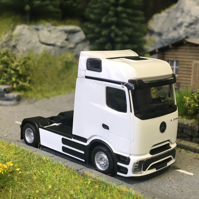 Tracteur routier, Mercedes-Benz eActros 600, ProCabin Bigspace, 2 essieux, blanc - HERPA 320191 - HO 1/87