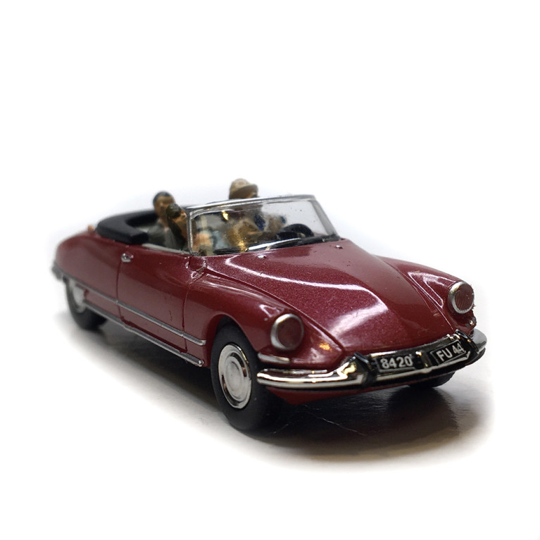 Citroën DS 19, cabriolet, rouge, avec personnages - SAI 1619 - HO 1/87