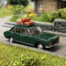 Peugeot 504, vert, personnages, galerie et valises - SAI 1825 - HO 1/87