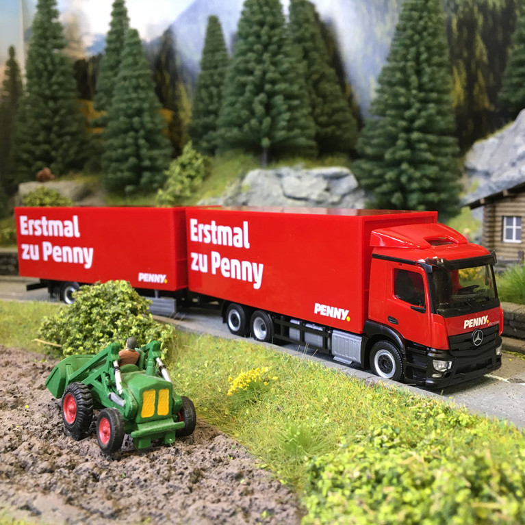 Camion semi-remorque frigorifique, Mercedes-benz, Classicspace, Penny - HERPA 320269 - HO 1/87