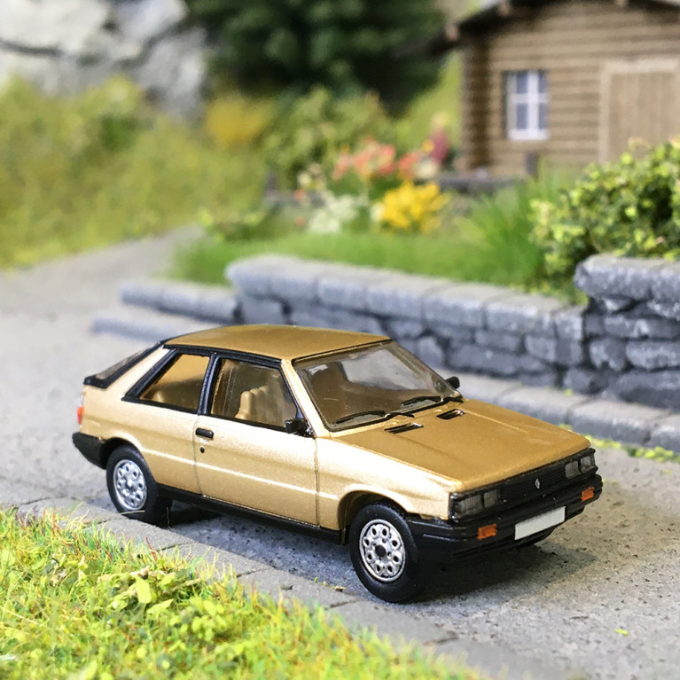 Renault 11, 3 portes phase 1, champagne, 1983 - SAI 7701 - HO 1/87
