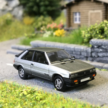 Renault 11 Turbo, 3 portes phase 1, argent, 1984 - SAI 7705 - HO 1/87
