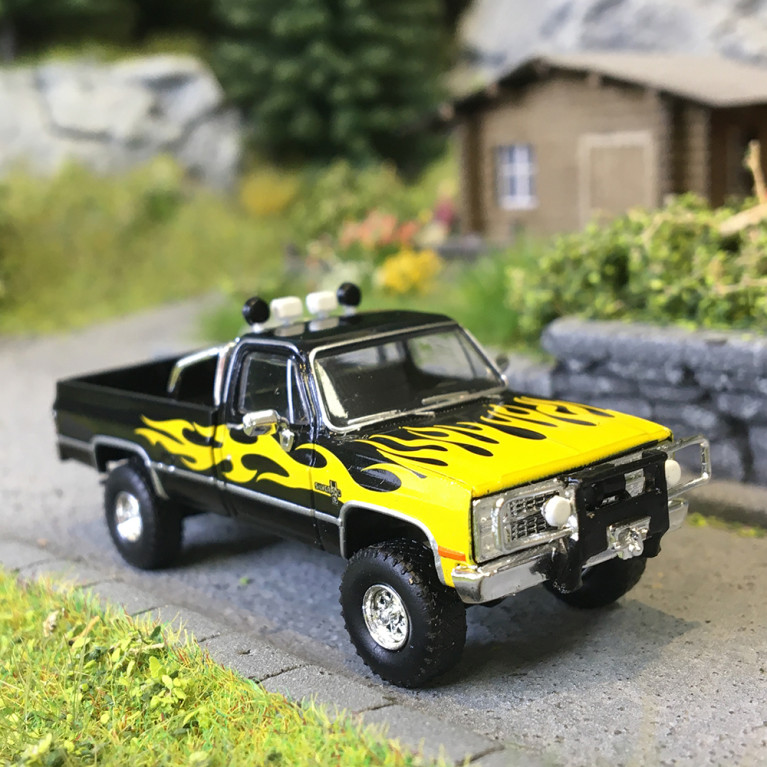 Chevrolet C10, noir, jaune, flammes, 1982 - BREKINA 19693 - HO 1/87