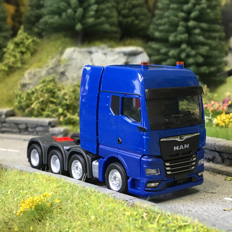 MAN TGX GX, tracteur routier, 4 essieux, bleu - HERPA 316965-003 - HO 1/87