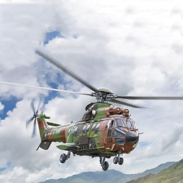 ASS332 Super Puma, hélicoptère de transport et d'observation - ITALERI 90196 - 1/72