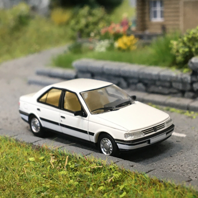 Peugeot 405, berline GRI phase 1, blanc, 1987 - SAI 6381 - HO 1/87