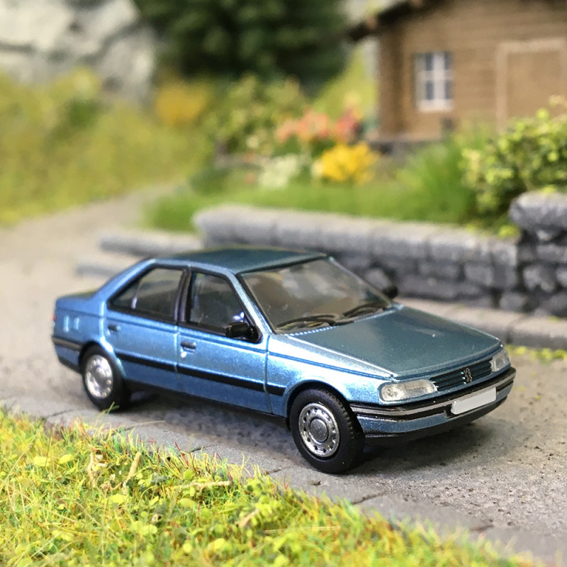 Peugeot 405, berline SRI phase 1, bleu topaze, 1987 - SAI 6383 - HO 1/82
