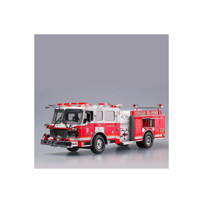 Camion pompier américain, LaFRANCE Eagle, 2002 - TRUMPETER 02506 - 1/25