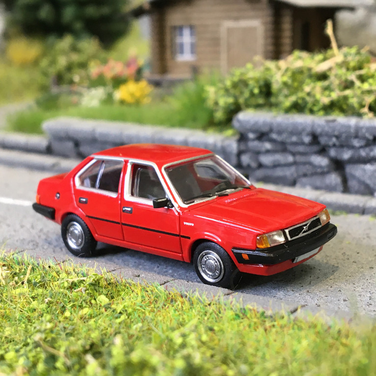Volvo 340, rouge, 1985 - PCX 870820 - HO 1/87