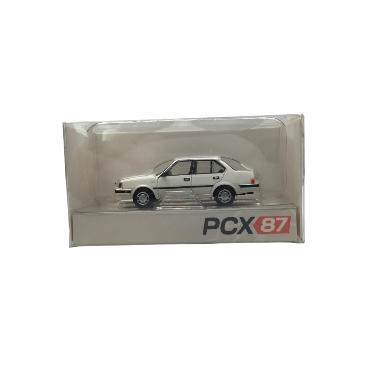 Volvo 340, blanc, 1985 - PCX 870821 - HO 1/87